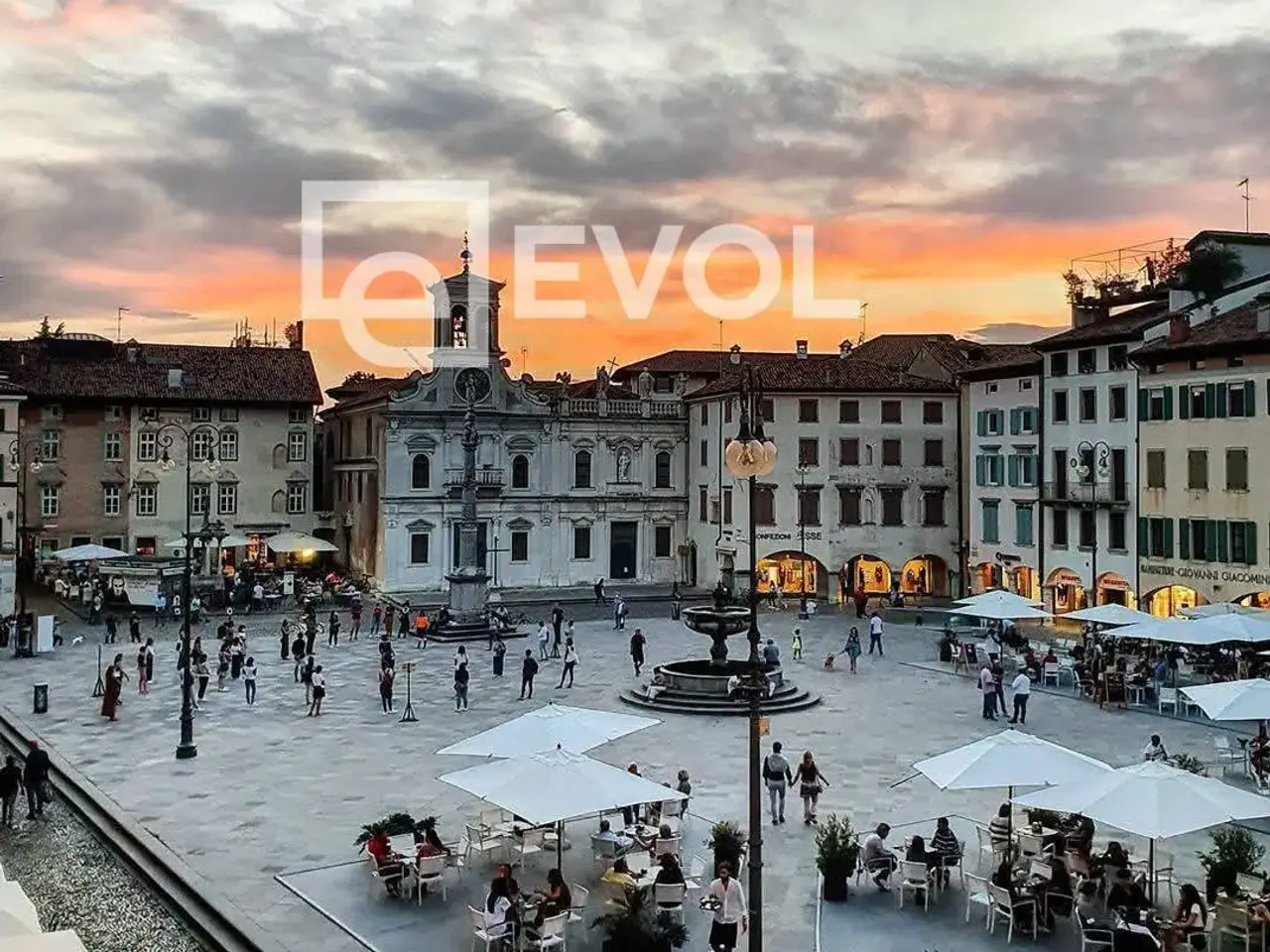 Esercizio commerciale in Piazza San Giacomo, Udine, {3} - Foto 1