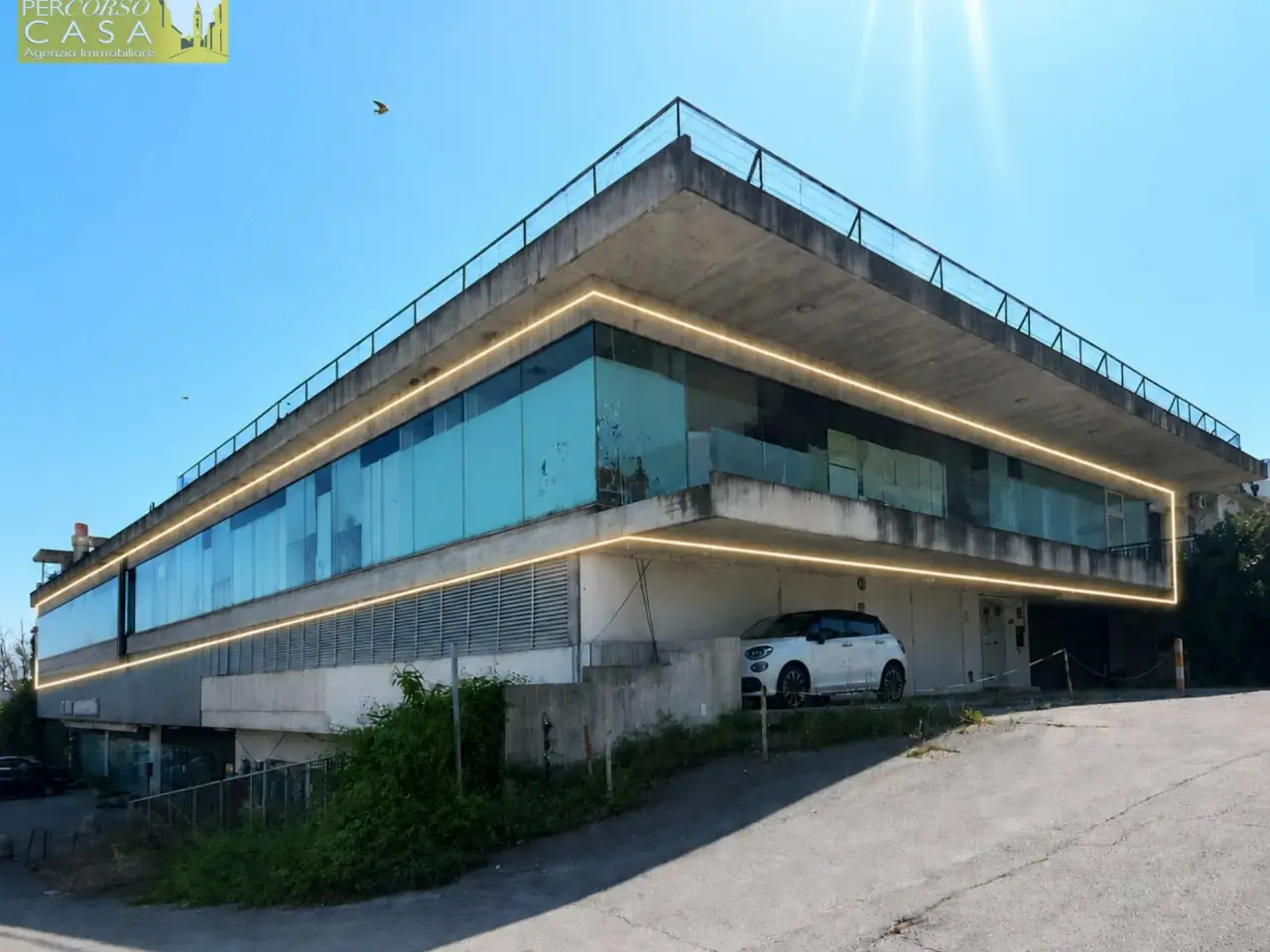 Negozio in Contrada Fiumicino - Mq. 1500 + Mq 500 Magazzino + Parcheggi, Teramo, {3} - Foto 2
