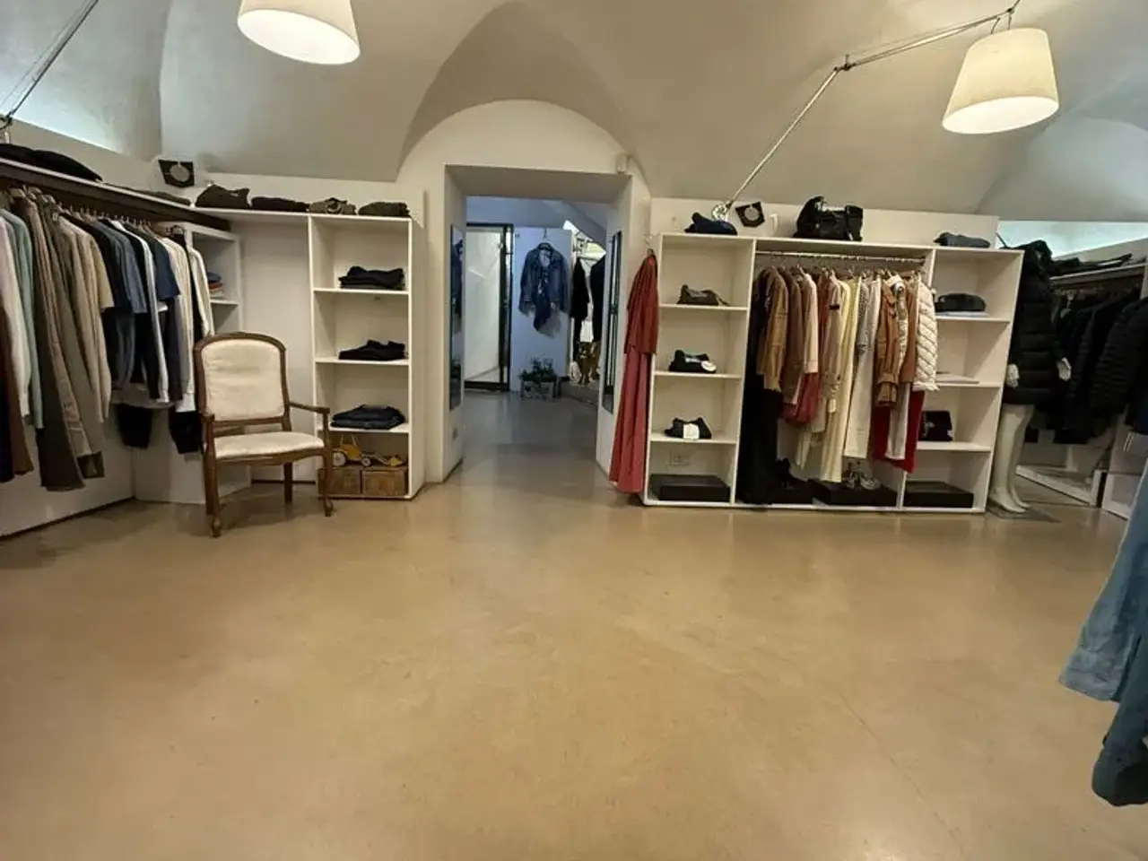 Esercizio commerciale in Via Sant'Ambrogio  2, Varazze, {3} - Foto 1