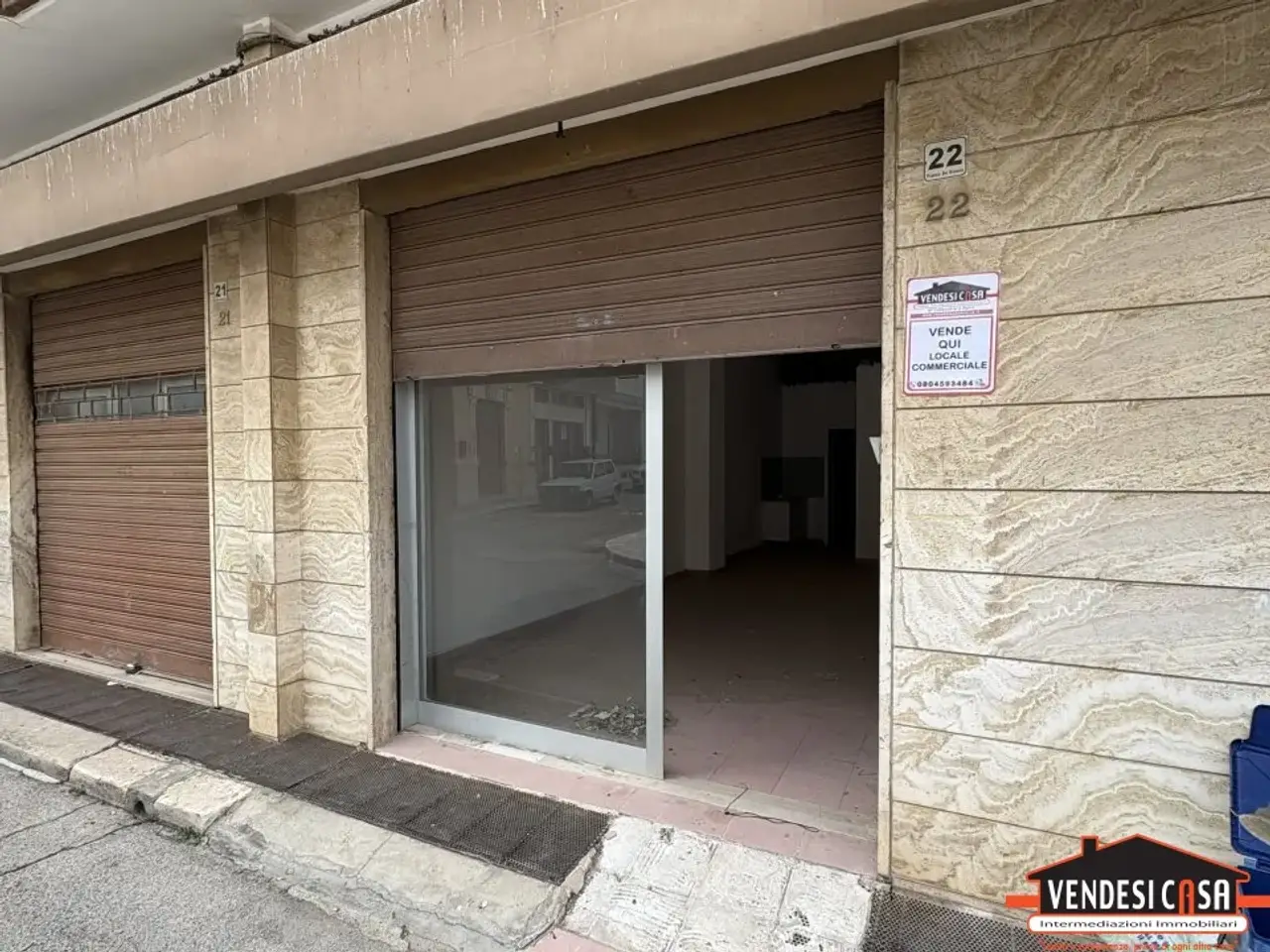 Negozio in Piazza De Grecis 22, Adelfia, {3} - Foto 1