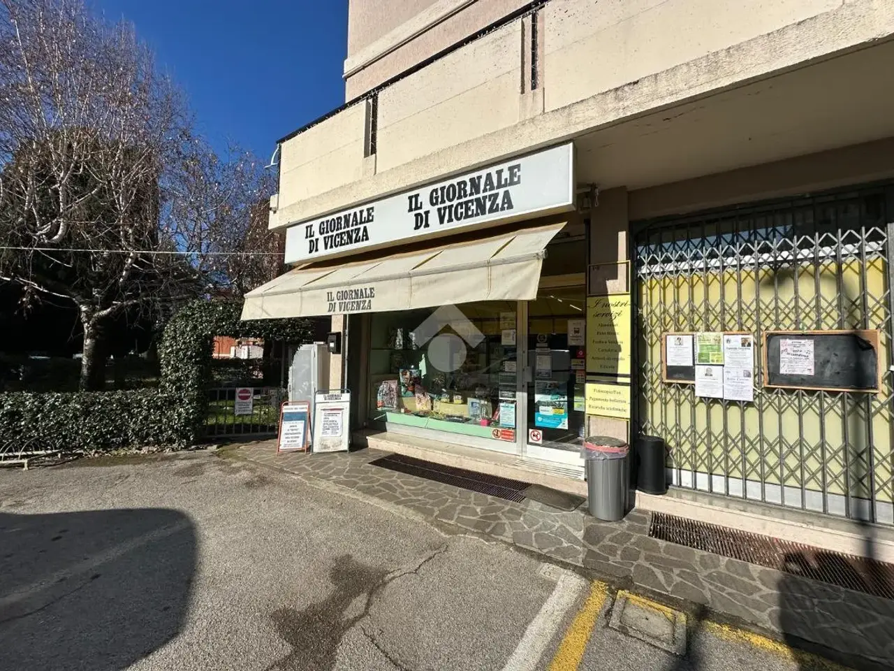 Negozio in Via Val d'Aosta 14, Bassano Del Grappa, {3} - Foto 1