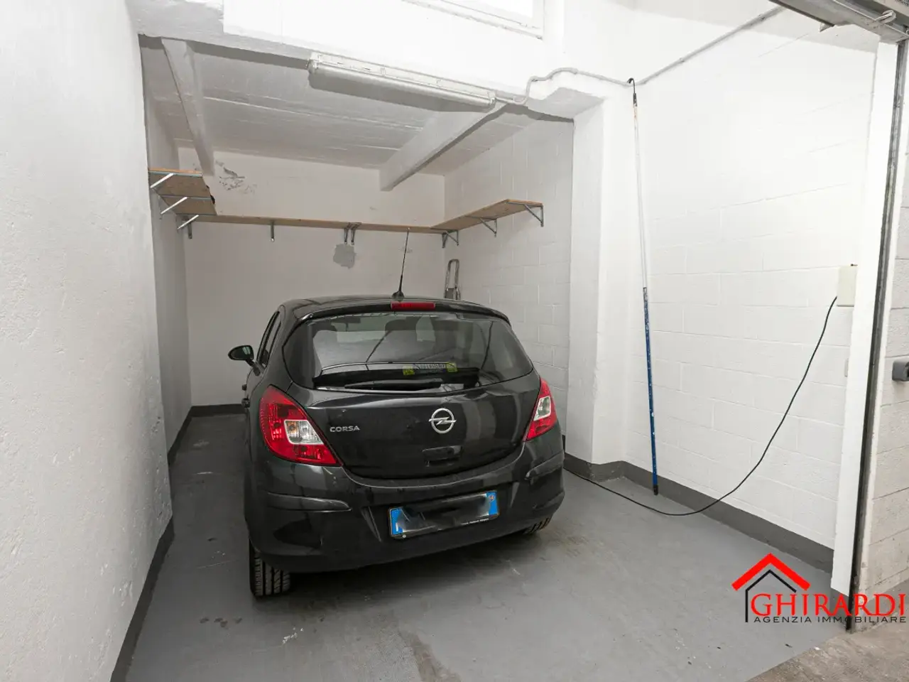 Parcheggio chiuso in Vico Chiuso Priano 7r, Genova, {3} - Foto 1