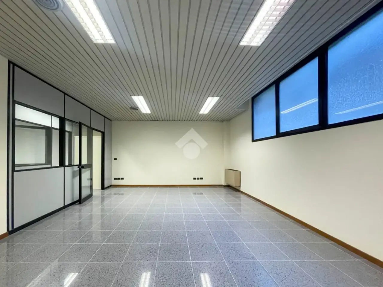 Ufficio in Via E. Andreis 74, Desenzano Del Garda, {3} - Foto 2