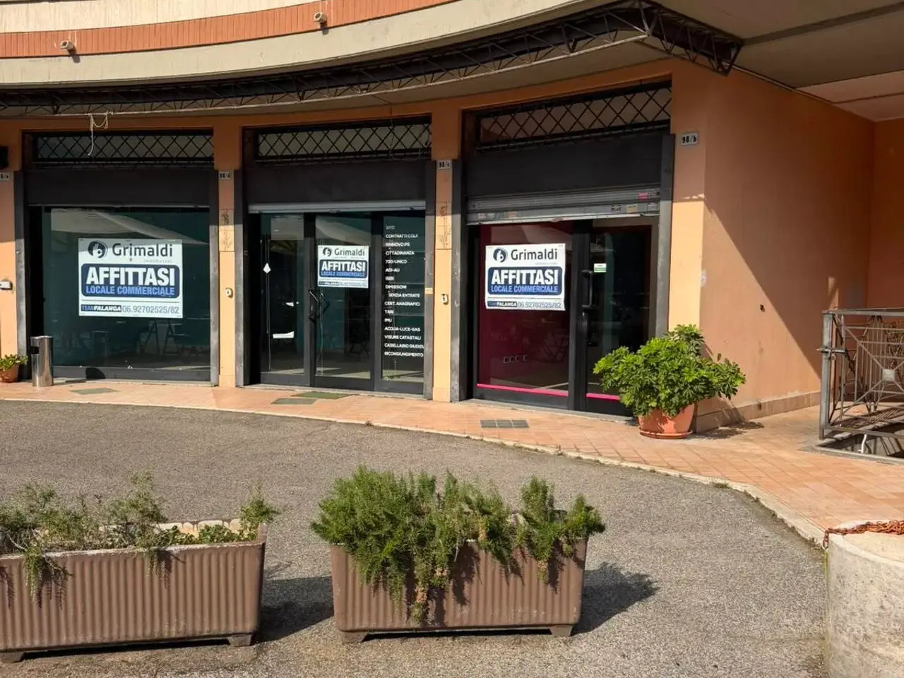 Centro commerciale in Via Aldo Moro 98, Aprilia, {3} - Foto 2