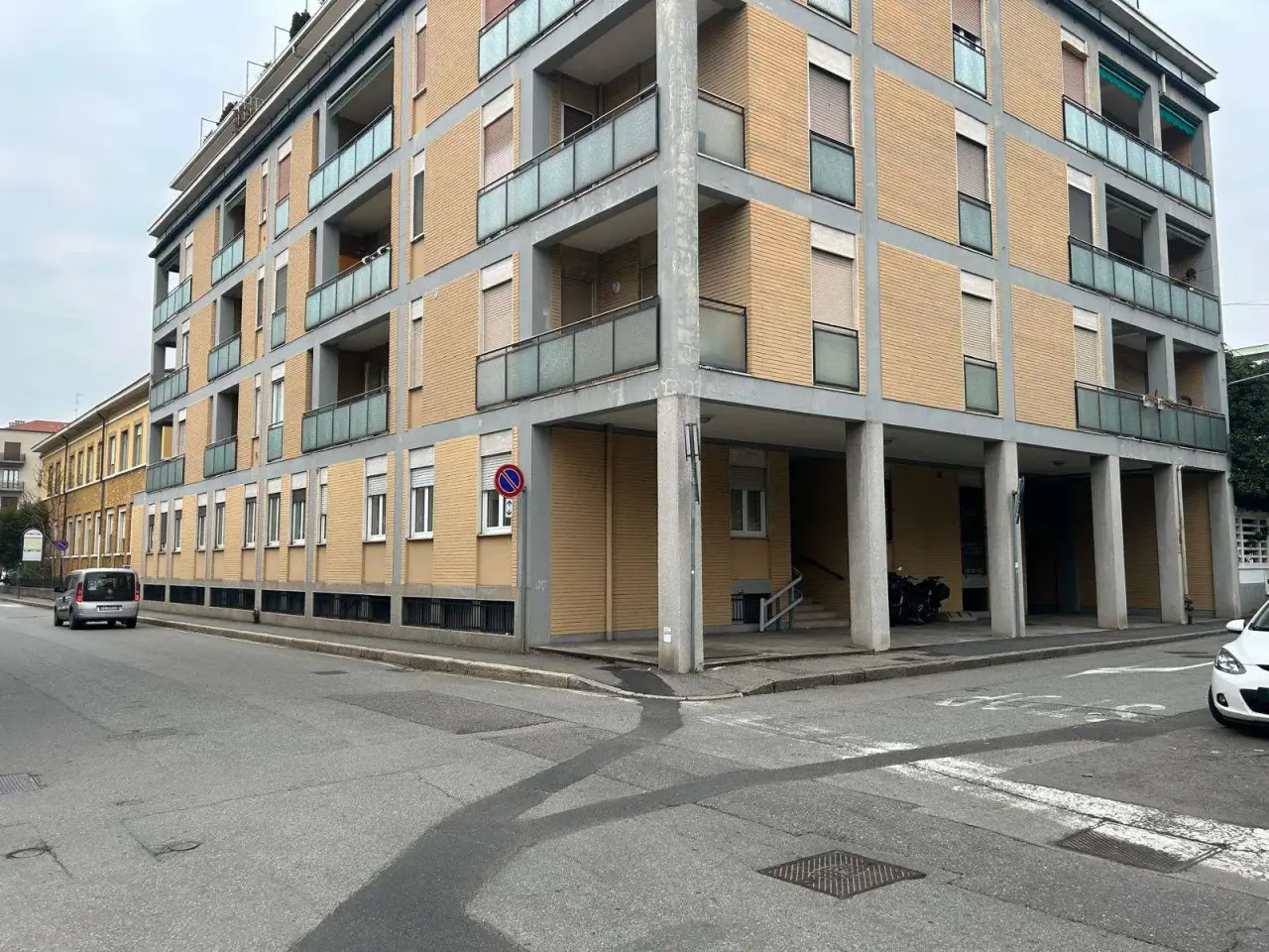 Ufficio in Via della Concordia 8, Busto Arsizio, {3} - Foto 1