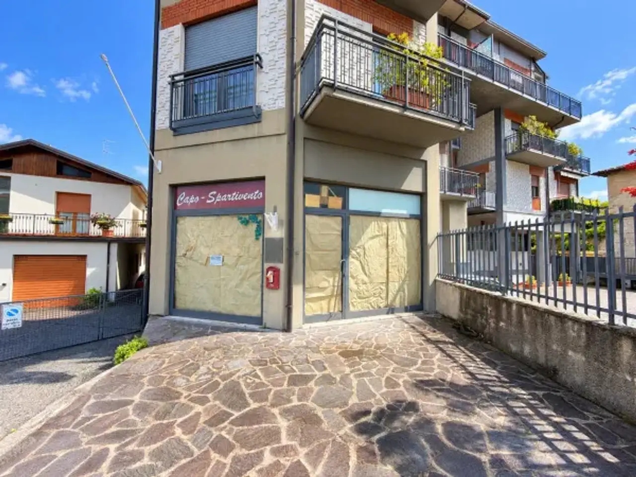 Negozio in Via Provinciale 17, Alzano Lombardo, {3} - Foto 2