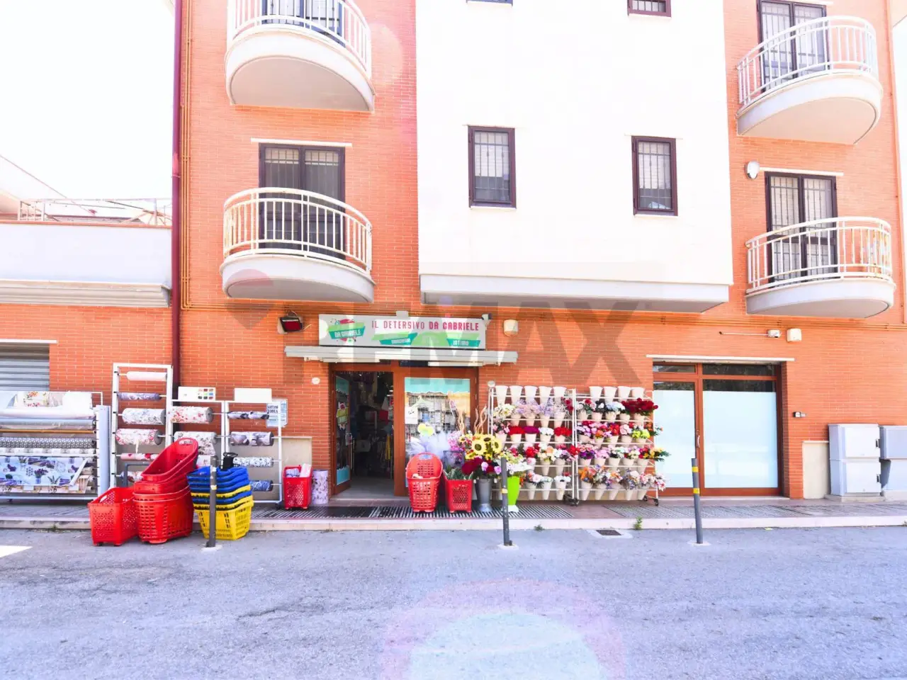 Negozio in Viale Virgilio 71, Foggia, {3} - Foto 1