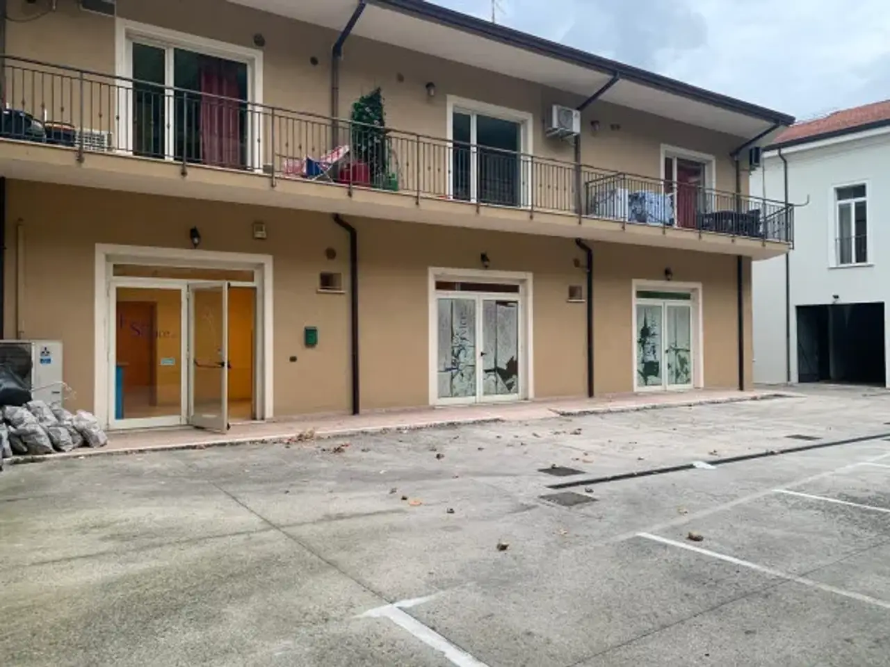 Negozio in Viale Giuseppe Garibaldi, Isola Del Liri, {3} - Foto 1