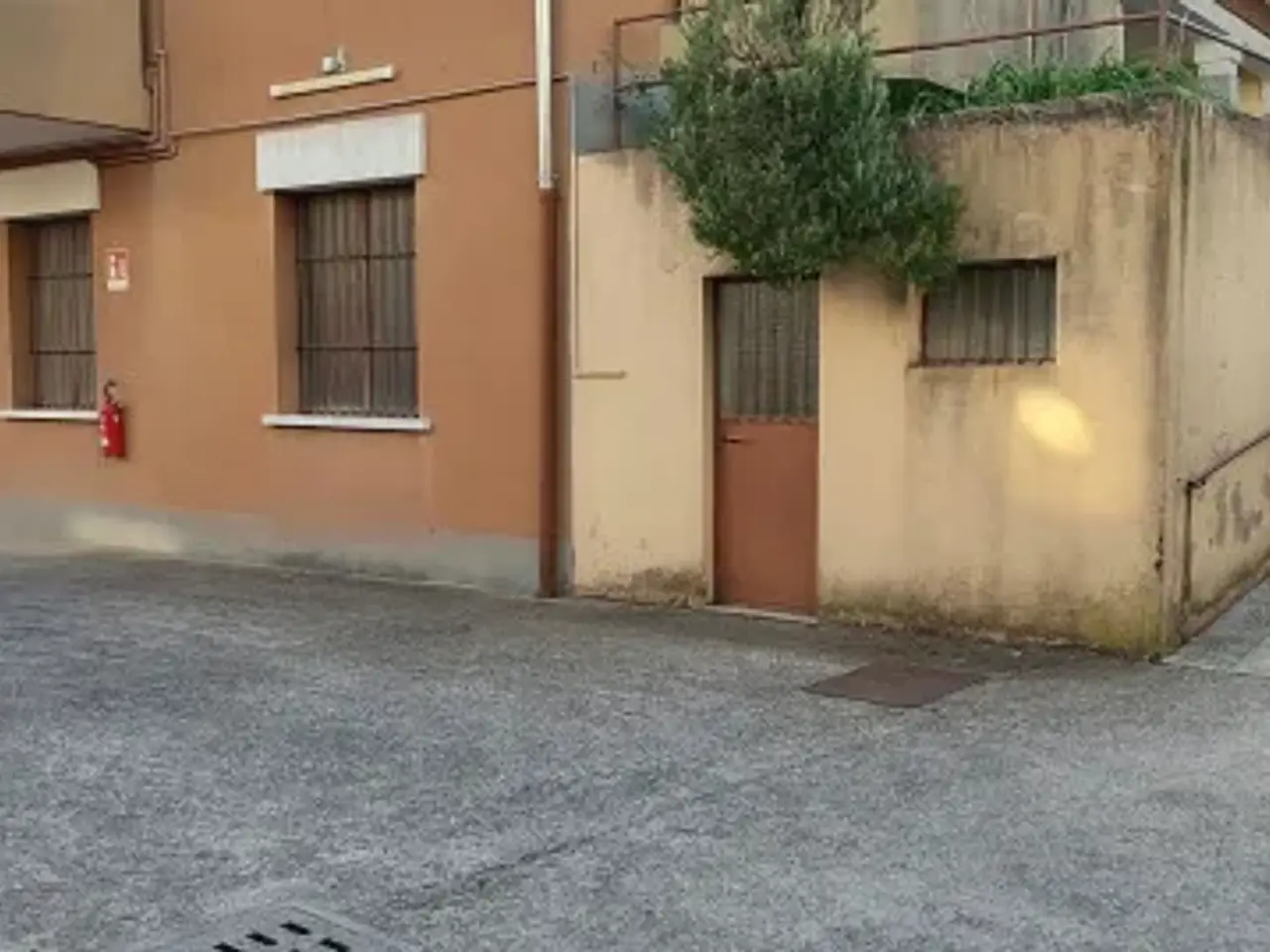 Capannone in Vicolo Monte Resegone, Caronno Pertusella, {3} - Foto 2