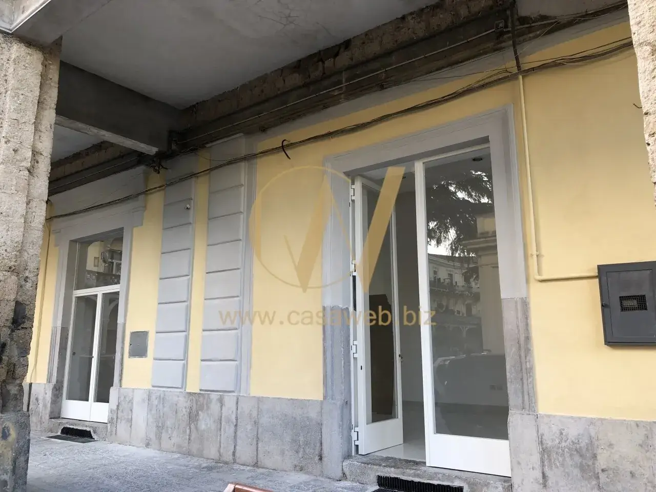 Negozio in Piazza Giacomo Matteotti, Caserta, {3} - Foto 1