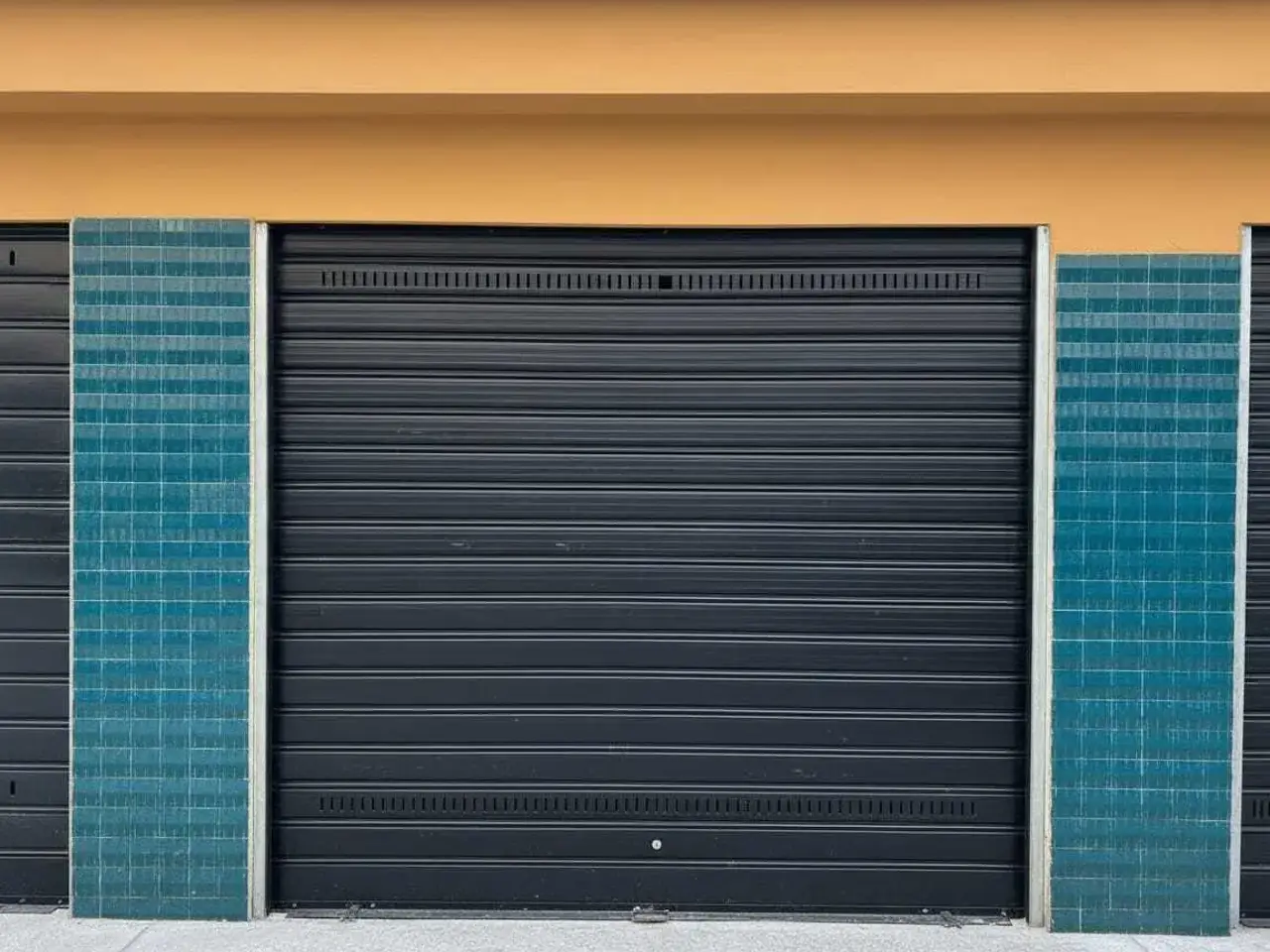 Parcheggio chiuso in Via Calabria 5, Cinisello Balsamo, {3} - Foto 1