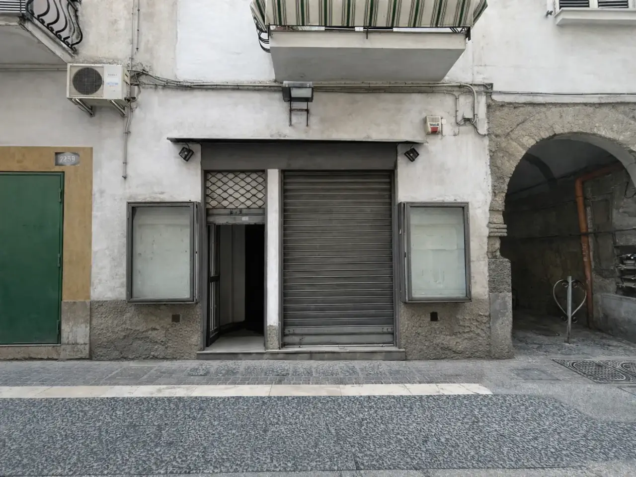 Negozio in Corso Sirena 252, Napoli, {3} - Foto 1