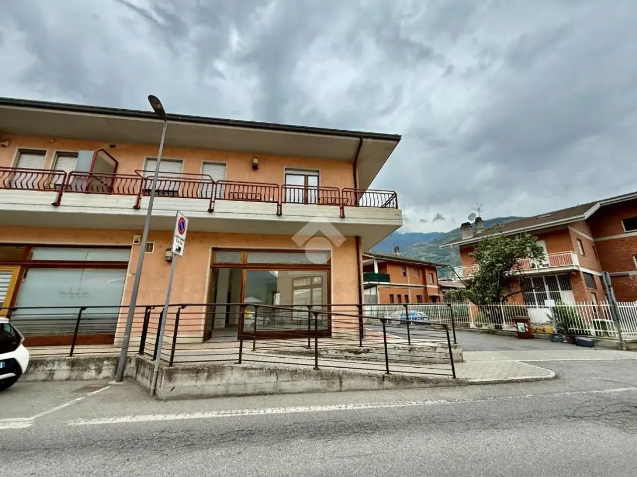 Negozio in Via Kaolack 18, Aosta, {3} - Foto 2