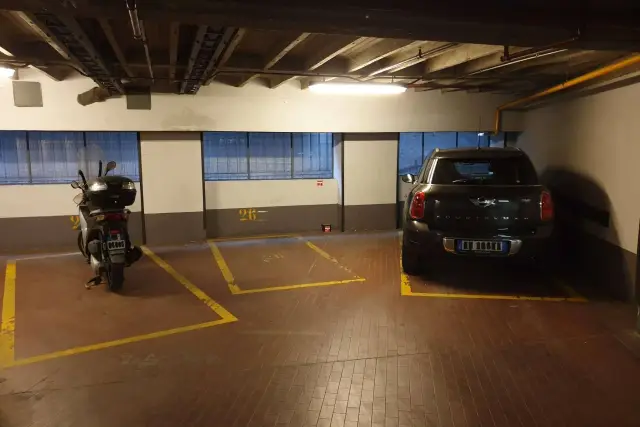 Autoparkplatz in Via Conca del Naviglio 37, Milano - Foto 1