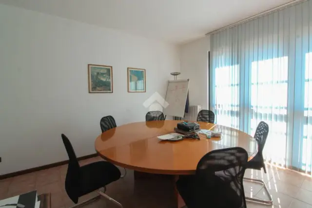 Büro in Via F.Lli Cairoli, Landriano - Foto 1