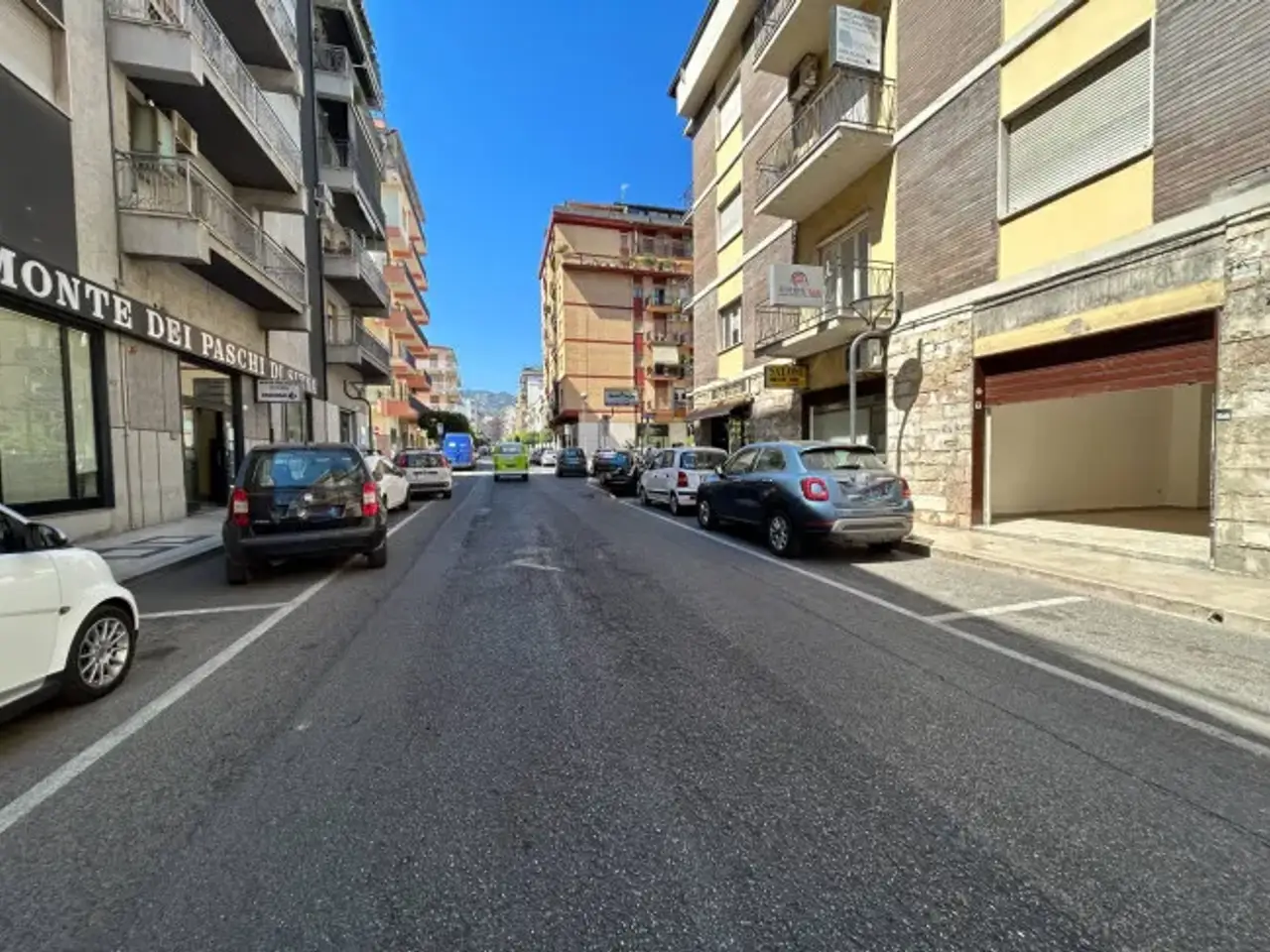 Locale commerciale in Corigliano-Rossano - Viale Margherita, 207, Corigliano-Rossano, {3} - Foto 1