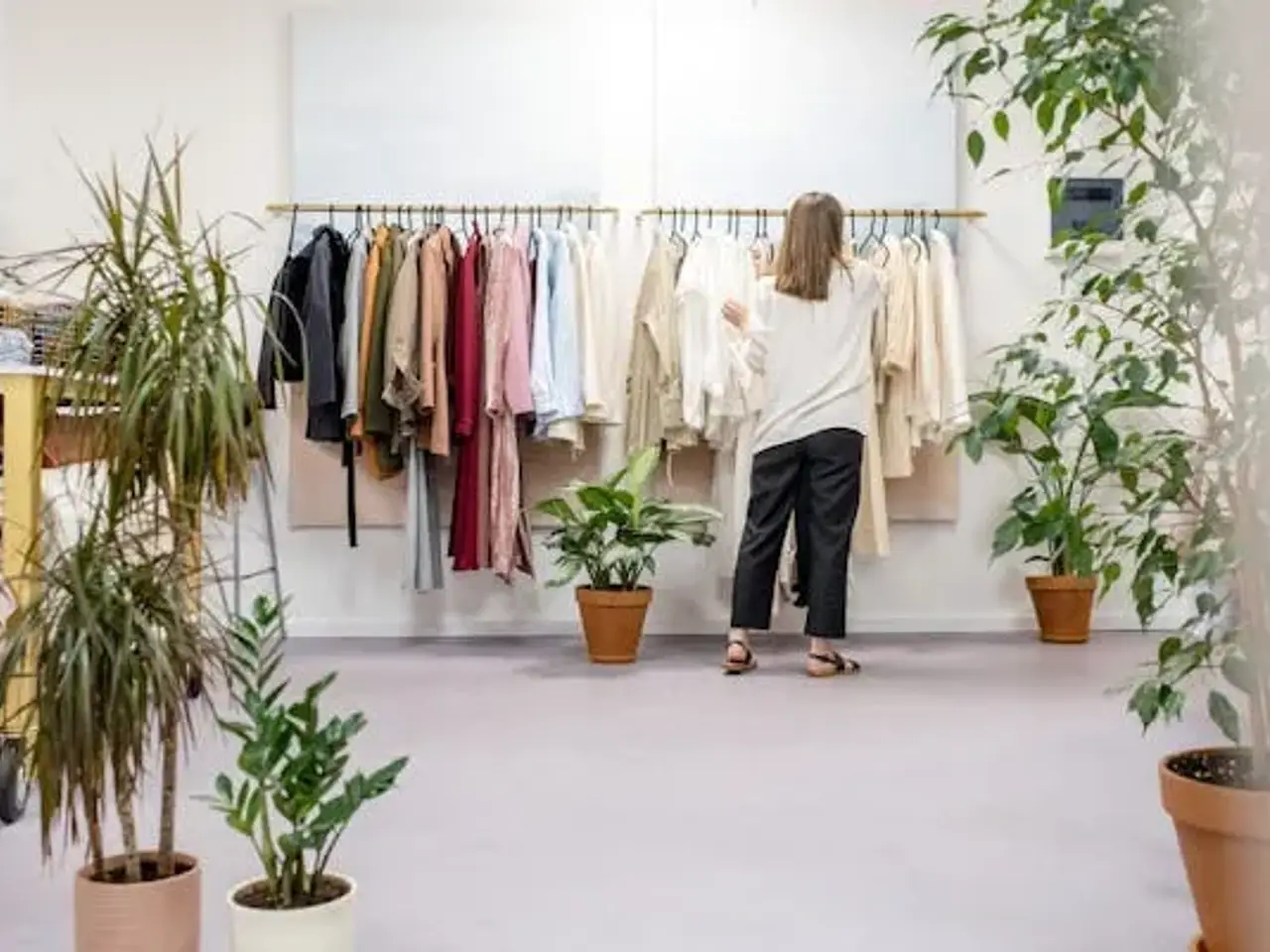 Abbigliamento in Via Emilia Levante 137/2, Bologna, {3} - Foto 2