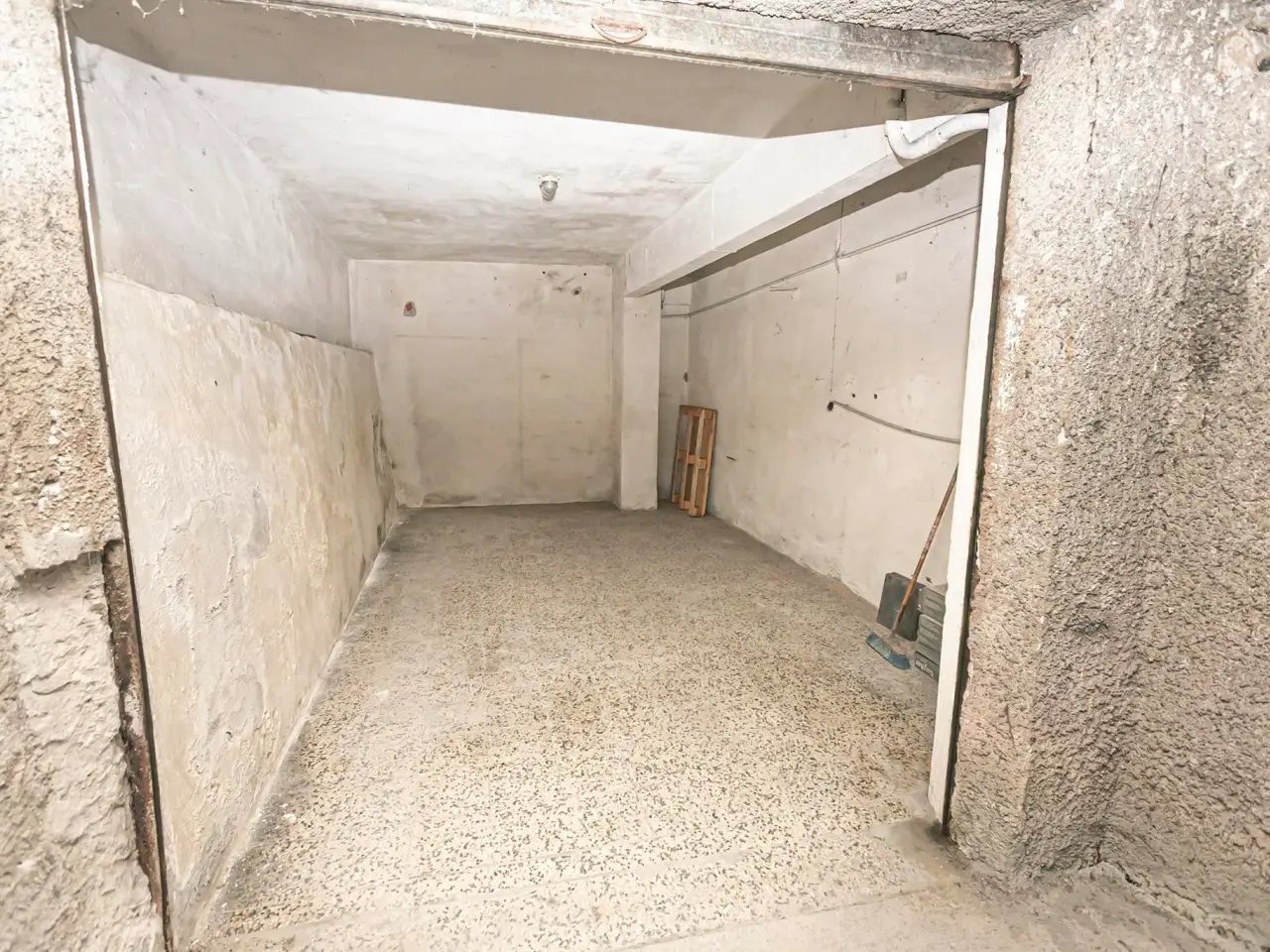 Parcheggio chiuso in Via Alcide De Gasperi 129, Campomorone, {3} - Foto 2
