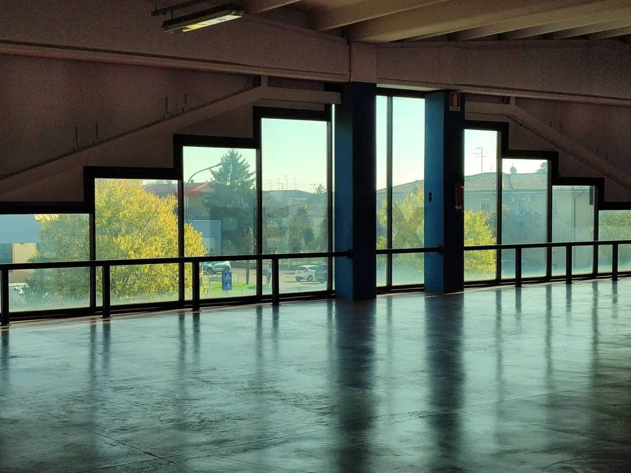 Negozio in Viale della Repubblica 2, Porto Mantovano, {3} - Foto 1