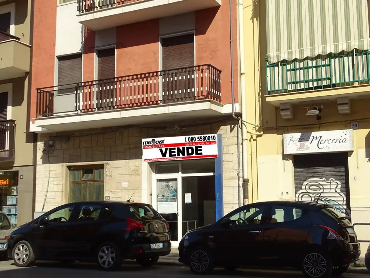 Negozio in Via Giulio Petroni, Bari, {3} - Foto 1