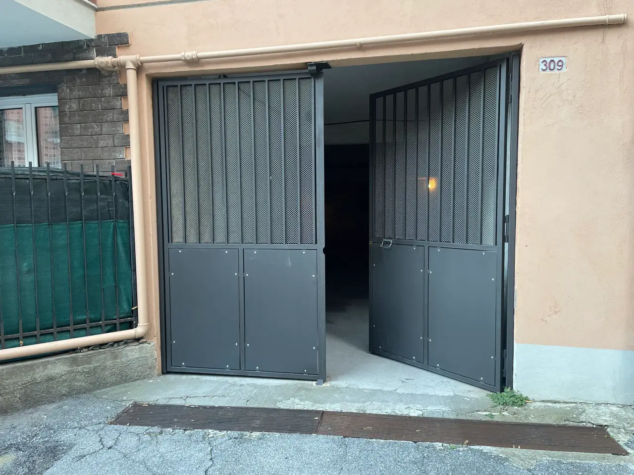 Magazzino in Via Aurelio Robino 309, Genova, {3} - Foto 1