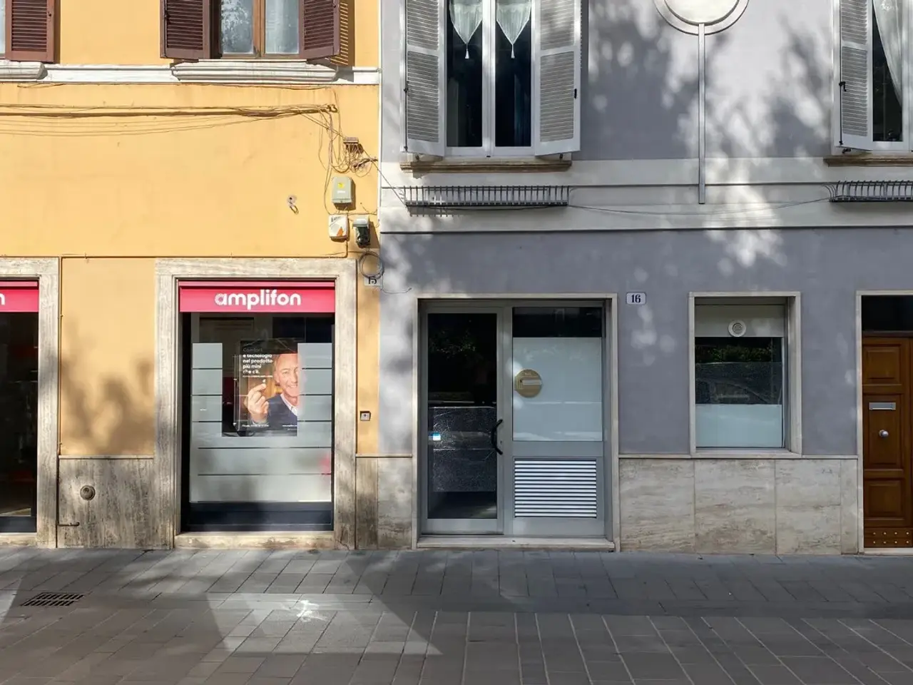 Negozio in Piazza Guglielmo Oberdan 16, Rieti, {3} - Foto 1