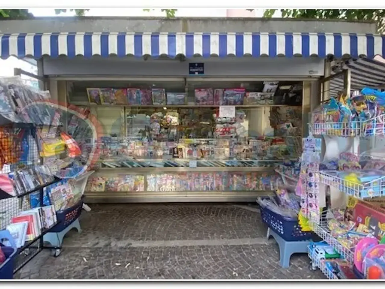 Edicola in Corso San Pietro 1, Abbiategrasso, {3} - Foto 1