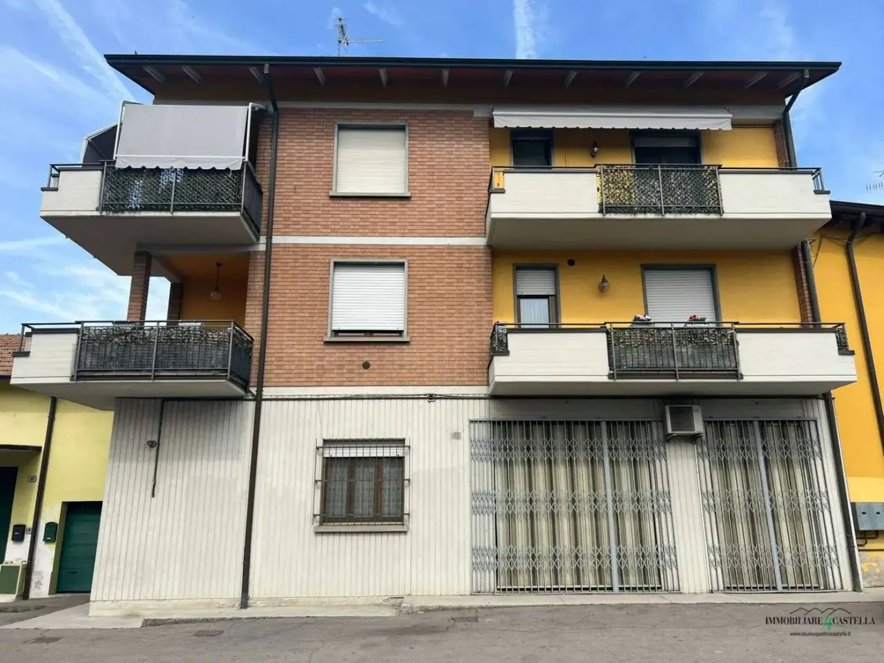 Locale commerciale in Via Fratelli Corradini 89, Bibbiano, Bibbiano, {3} - Foto 1