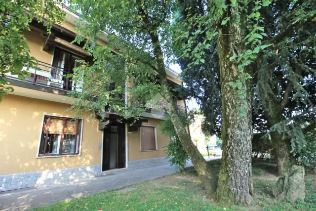 3-room flat in Via Giacomo Matteotti 117, Mariano Comense - Photo 1