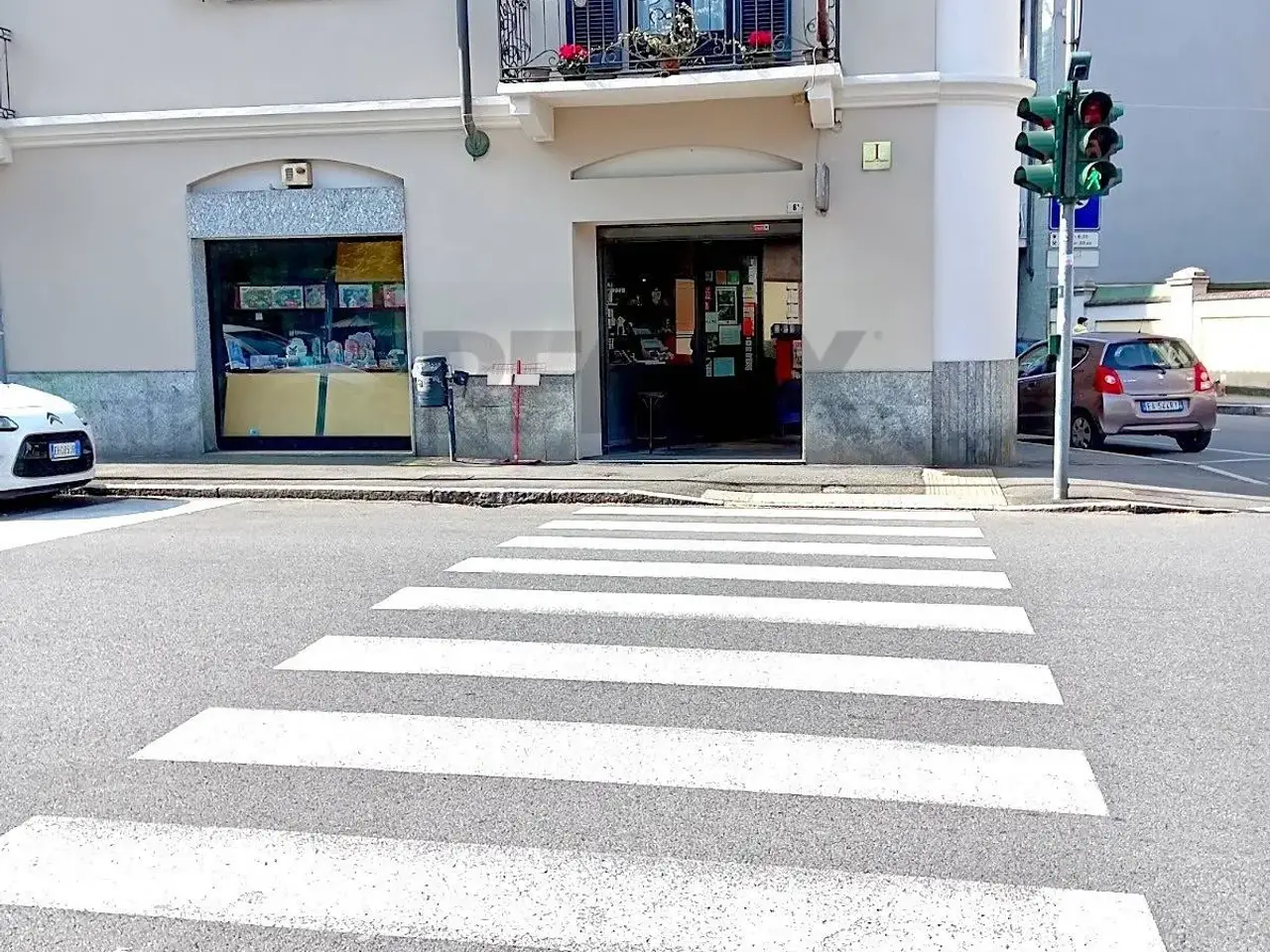 Esercizio commerciale in Viale Buonarroti 8/B, Novara, {3} - Foto 1
