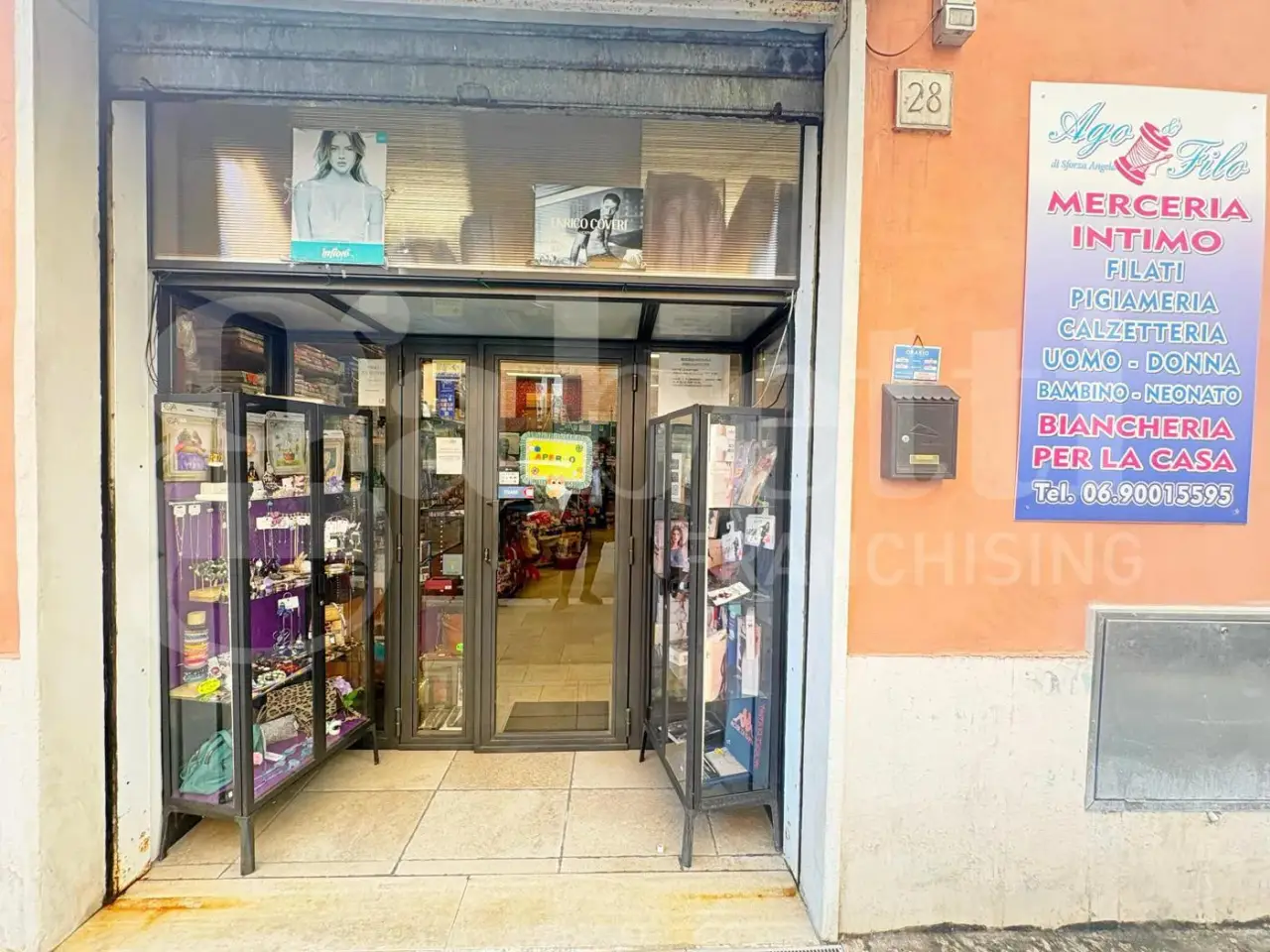 Esercizio commerciale in Via dei Gonzaga 28, Roma, {3} - Foto 2
