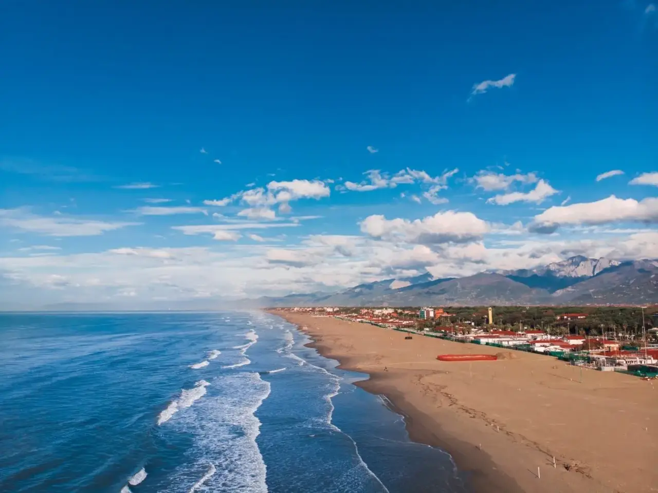 Stabilimento balneare in Viale Alfredo Belluomini 27, Viareggio, {3} - Foto 1