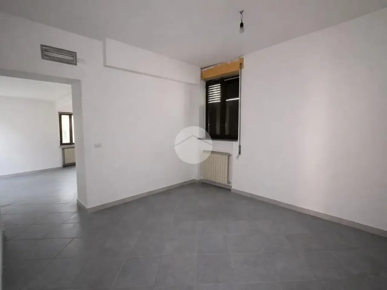 Negozio in Viale Amedeo Duca d'Aosta, Comun Nuovo, {3} - Foto 1