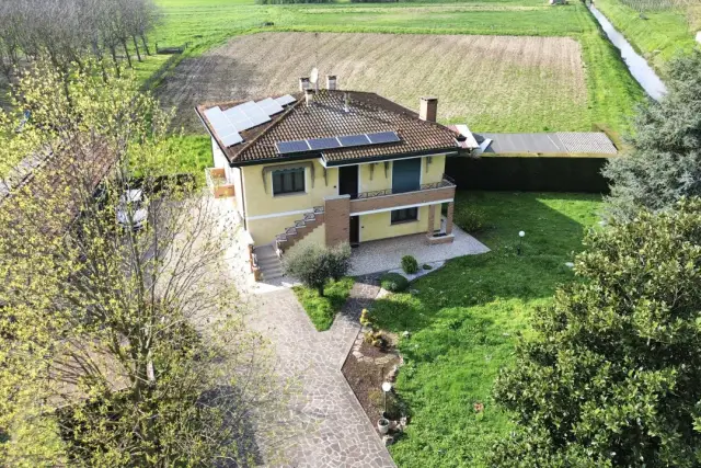 Casa indipendente in Via Leopardi, Correzzola - Foto 1