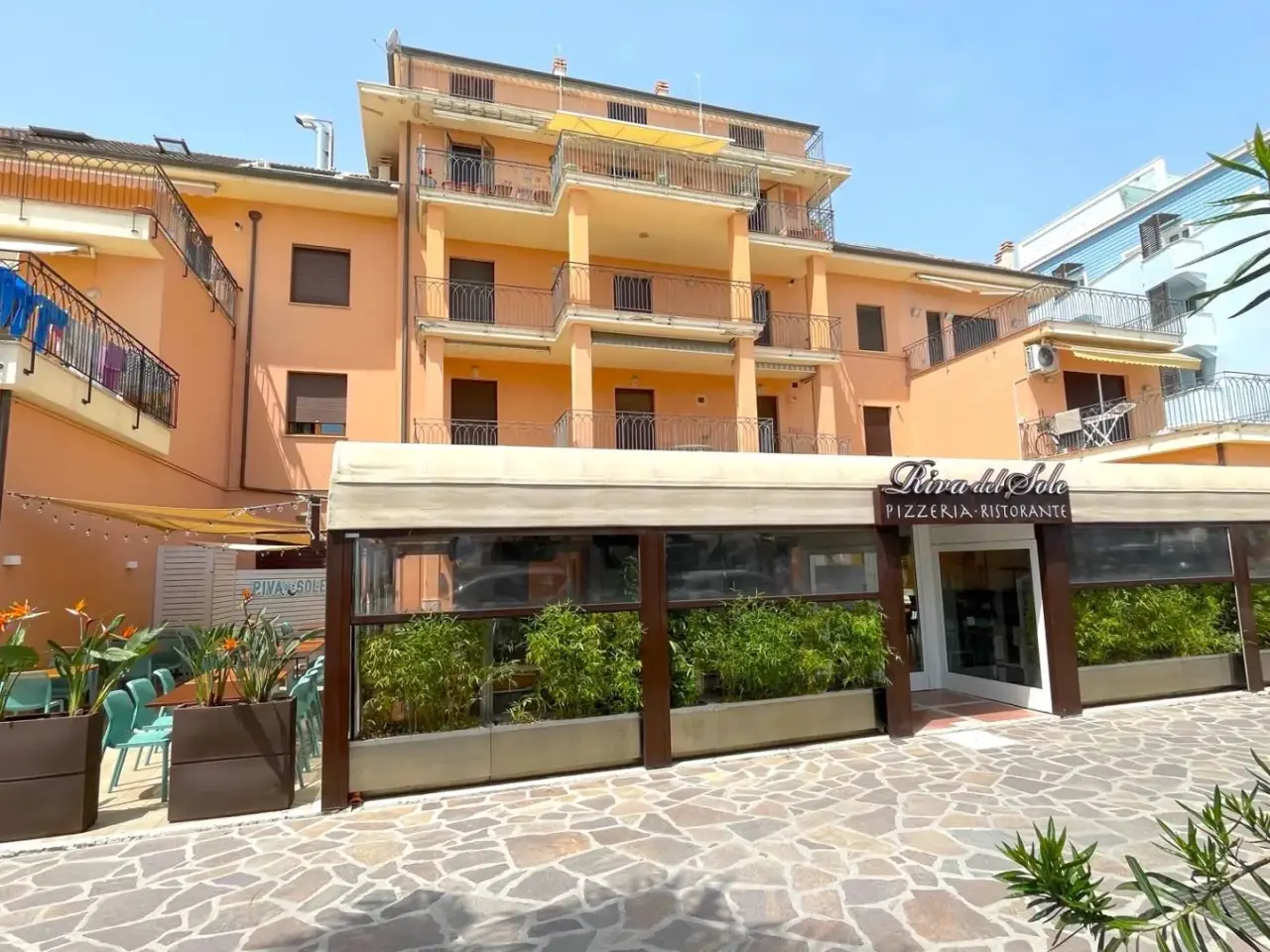 Esercizio commerciale in Lungomare della Repubblica 22/26, Grottammare, {3} - Foto 2