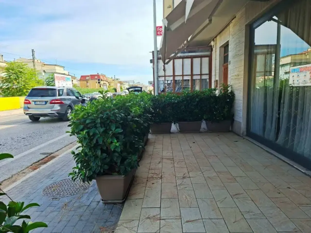 Negozio in Via Cristoforo Colombo 62, Civitanova Marche, {3} - Foto 2
