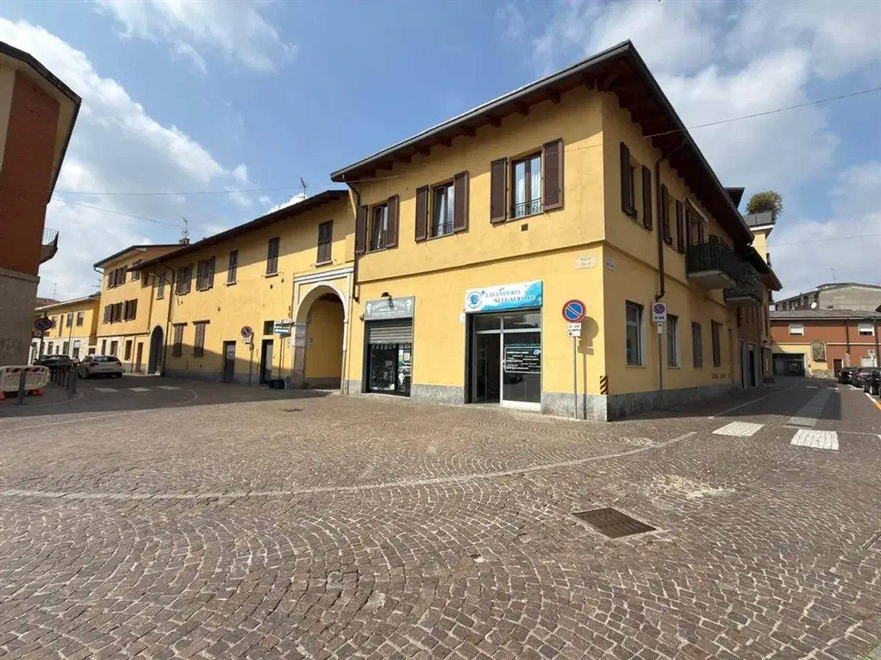 Negozio in Piazza Italia 8, Vittuone, {3} - Foto 1
