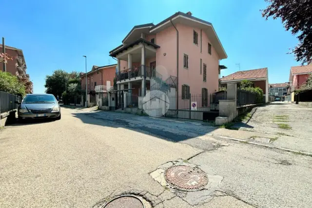 Mansion in Via Pallavicino 5, Nichelino - Photo 1