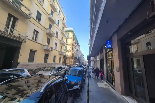 Negozio in Via Michele Kerbaker 84, Napoli - Foto 1