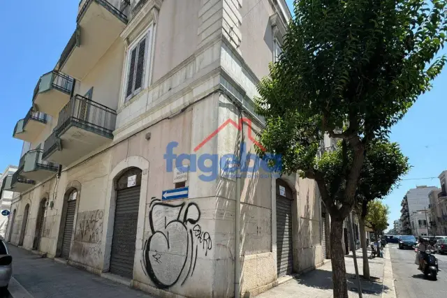 Geschäft in Via Aldo Moro 51, Trani - Foto 1