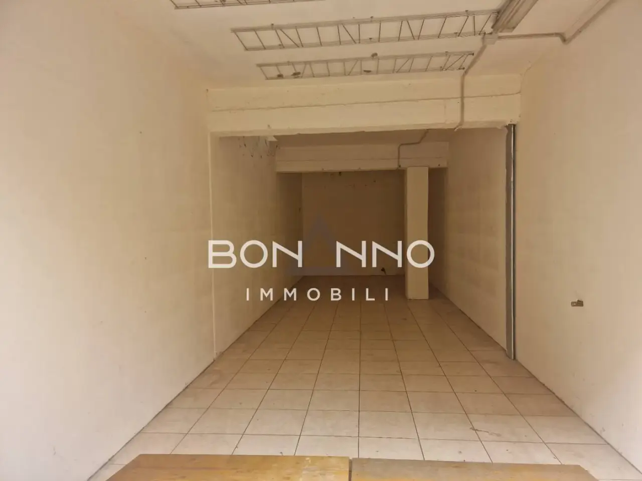 Magazzino in Piazza Garibaldi 999, Bassano Del Grappa, {3} - Foto 1