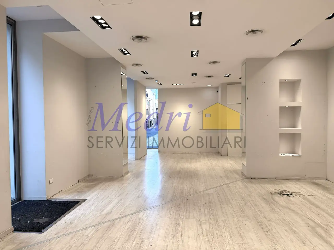 Palazzina commerciale in Corso Gastone Sozzi 44, Cesena, {3} - Foto 2
