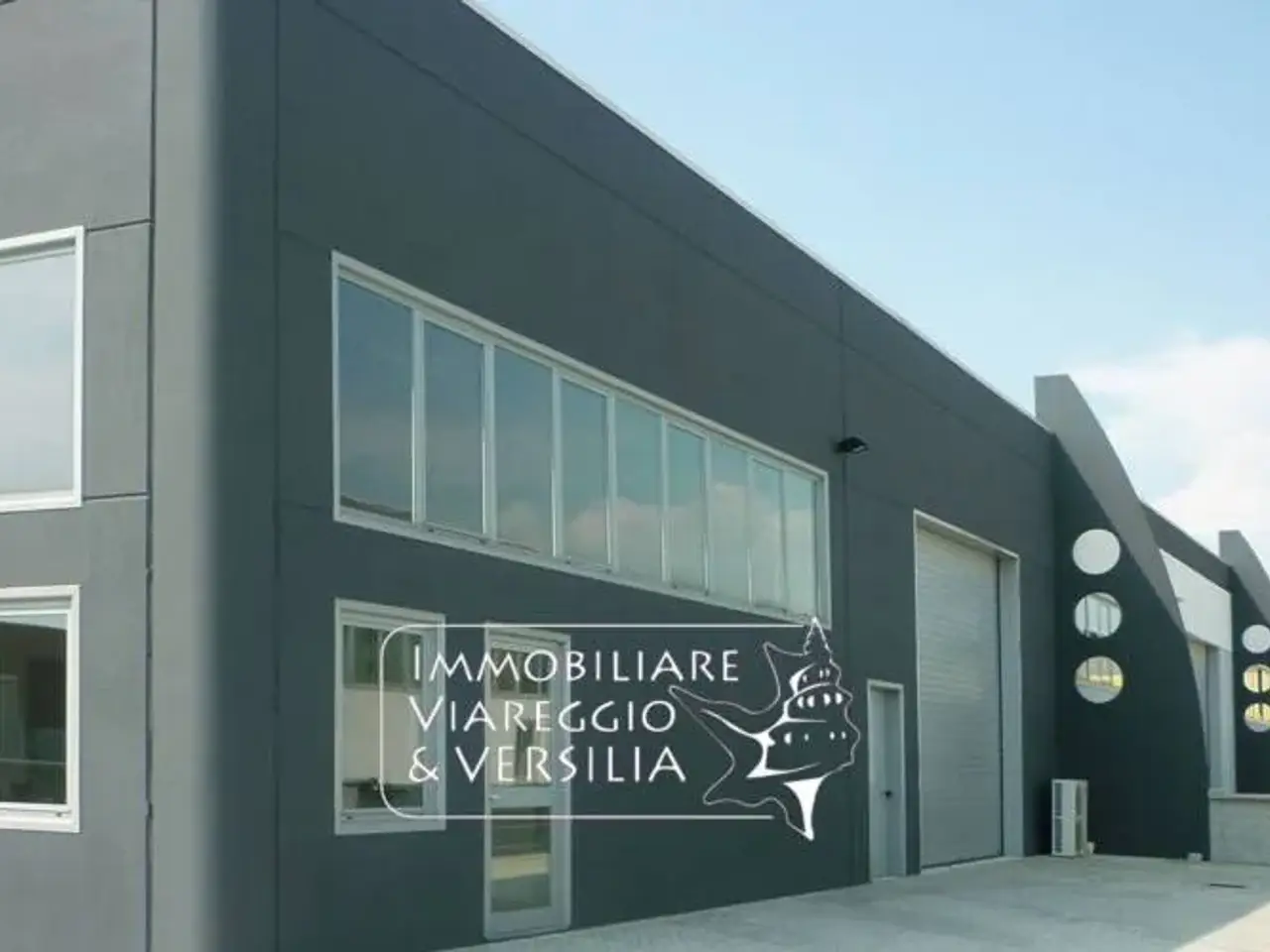 Magazzino in Via Libeccio 45, Viareggio, {3} - Foto 1