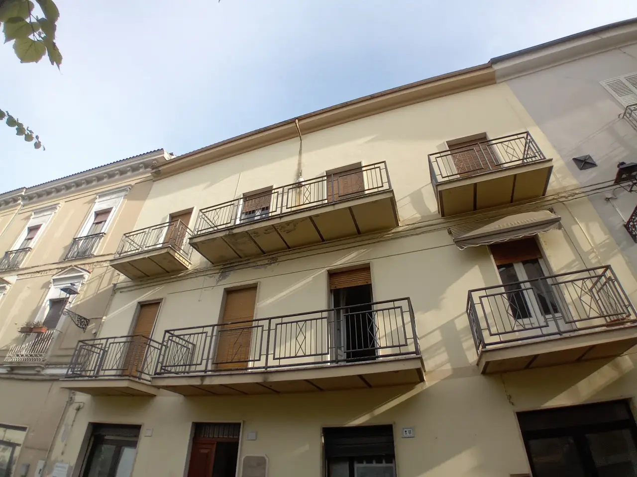 Palazzina commerciale in Piazza San Rocco 22, Torre De' Passeri, {3} - Foto 1
