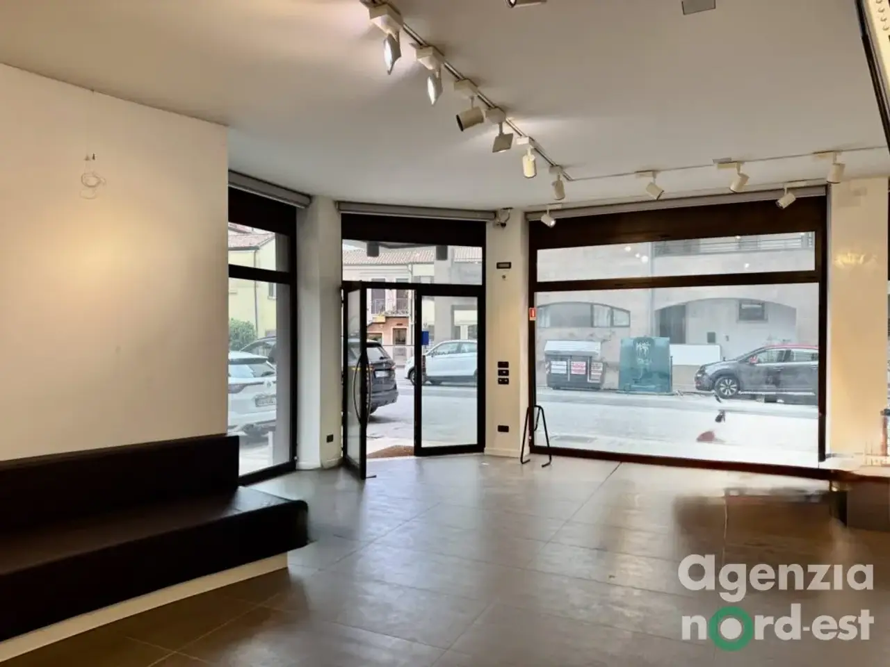 Negozio in Via Luigi Einaudi 16, Venezia, {3} - Foto 2