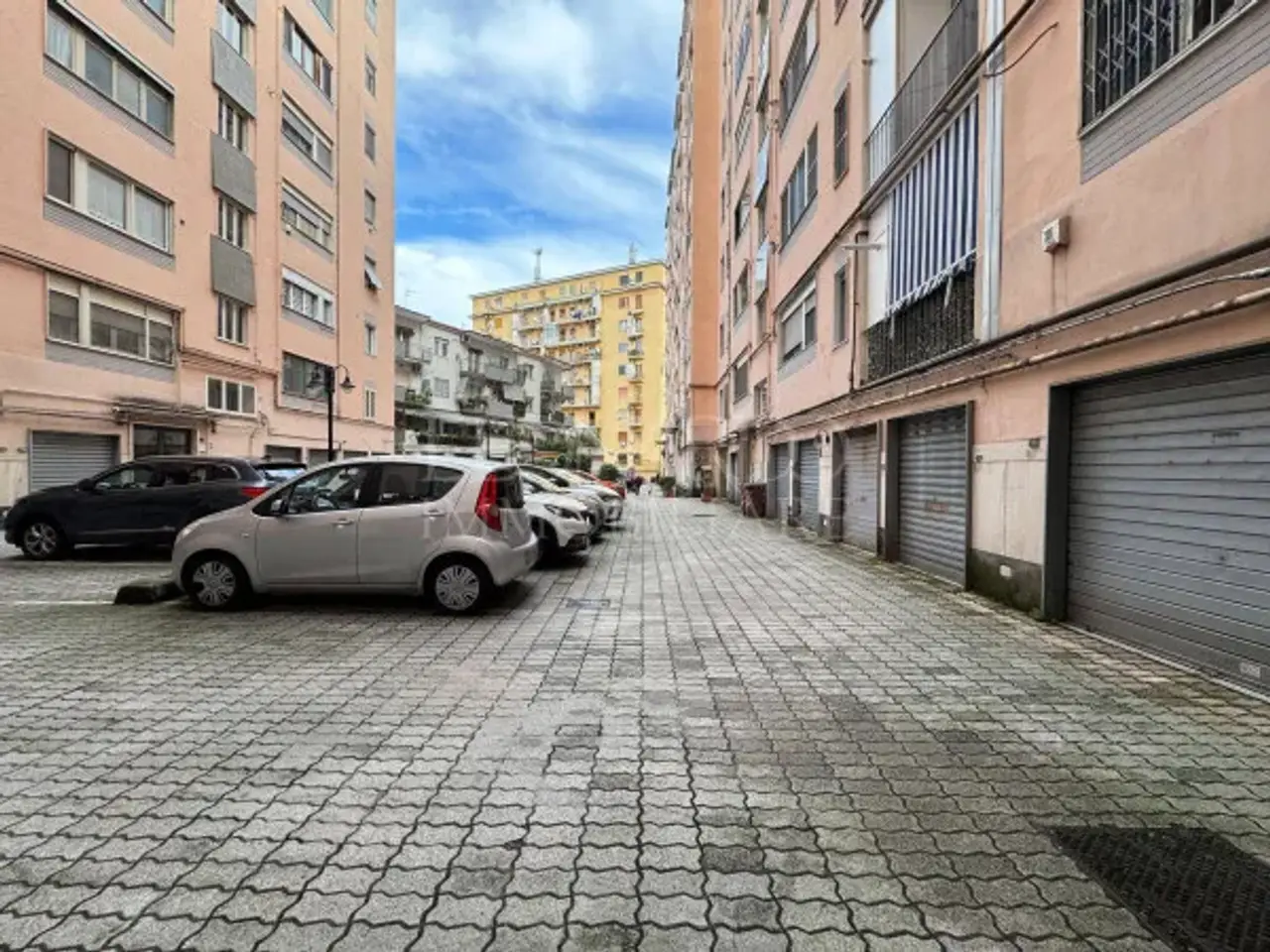 Magazzino in Piazza Francesco Muzii, Napoli, {3} - Foto 1