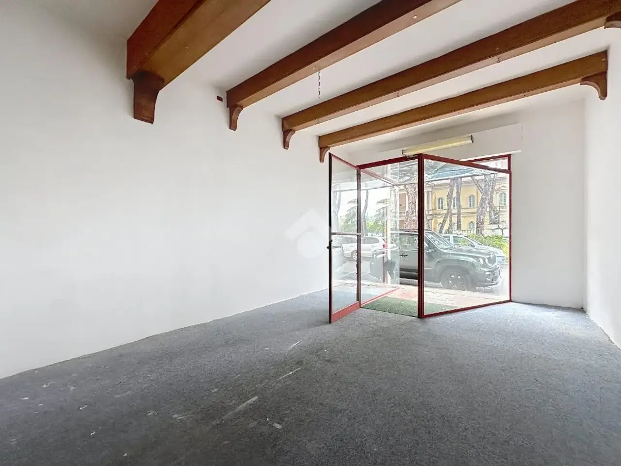 Negozio in Piazza Giuseppe Garibaldi 20, Pontedera, {3} - Foto 1