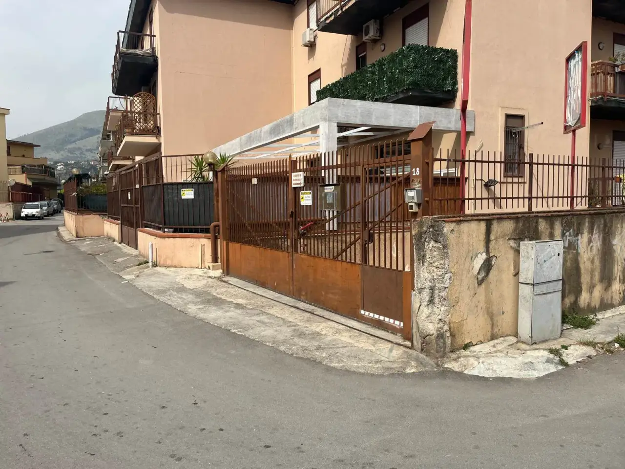 Negozio in Via Mario Trapassi 18, Palermo, {3} - Foto 1
