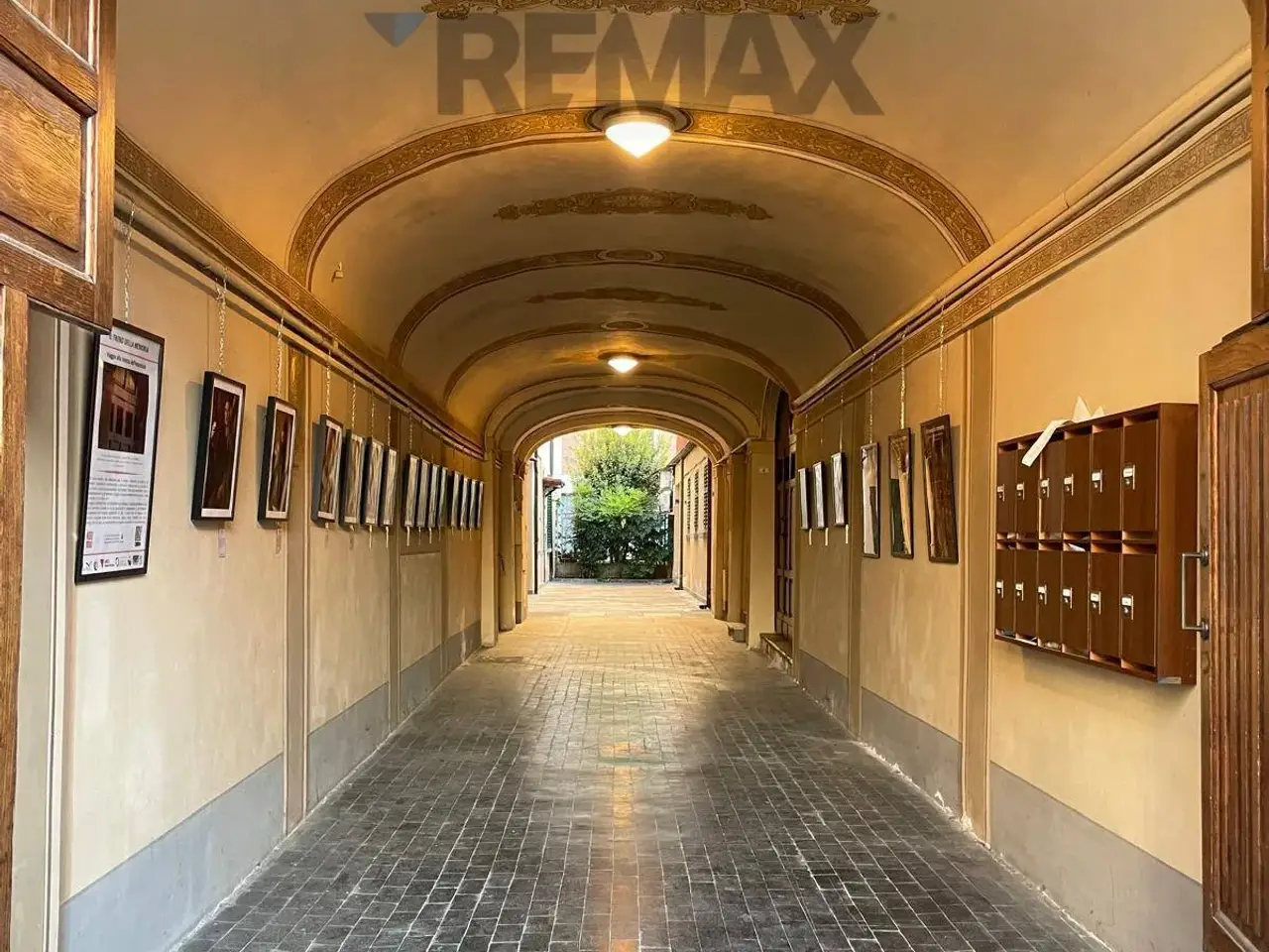 Esercizio commerciale in Via Roma 39, Reggio Emilia, {3} - Foto 2