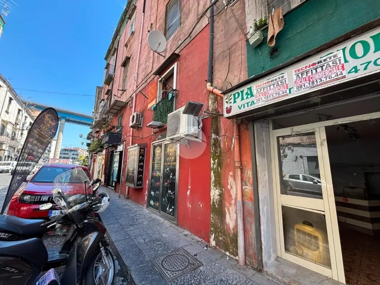 Negozio in Via Ss. Giovanni E Paolo 16, Napoli, {3} - Foto 1